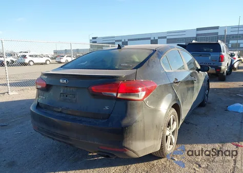 2018 Kia Forte S из США, поврежденный, VIN 3KPFL4A75JE226127